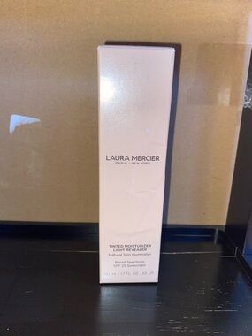 Laura Mercier Tinted Moisturizer Light Revealer Broad Spectrum SPF 25 3W1 Bisque